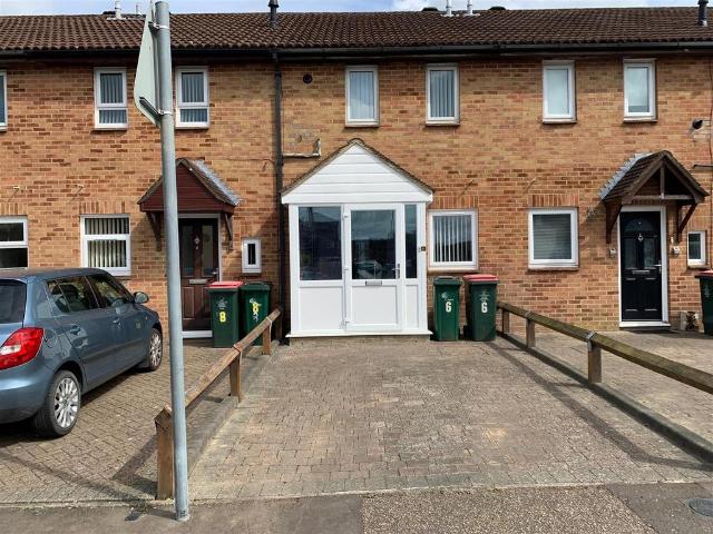 Jersey Road, Crawley 2 bed house to rent £1,575 pcm £363 pw