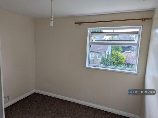 Jersey Road, Hounslow, TW3 2 bed flat to rent £1,800 pcm £415 pw