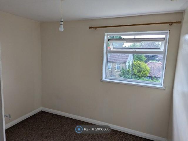 Jersey Road, Hounslow TW3, 2 bed flat to rent, £1,800 pcm | PrimeLocation