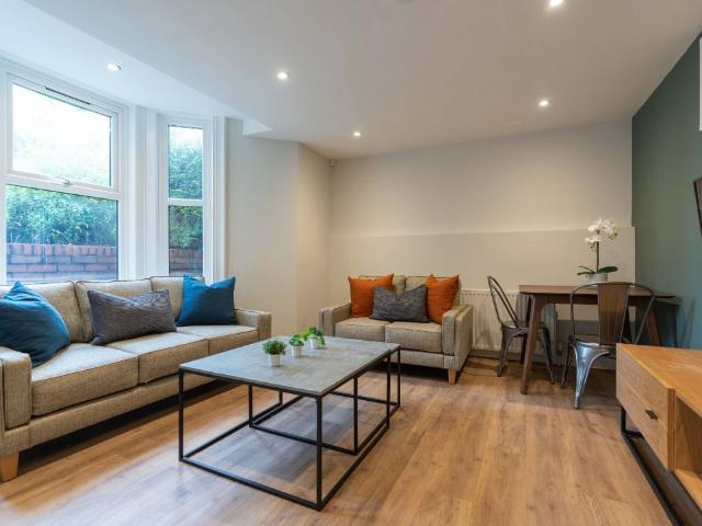 Jesmond Road, Newcastle NE2, 5 bed flat to rent, £758 pppm | PrimeLocation