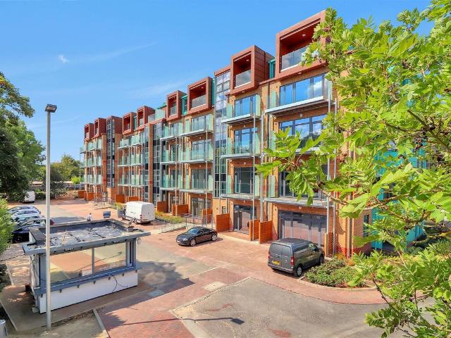 Jessop Court, Uxbridge UB8, 1 bed flat to rent, £1,500 pcm | PrimeLocation