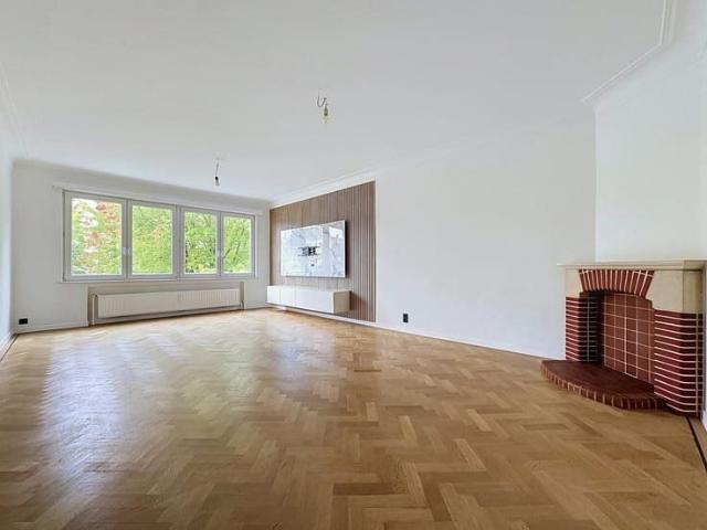 JETTE: 2 bedroom apartment with terrace and garage