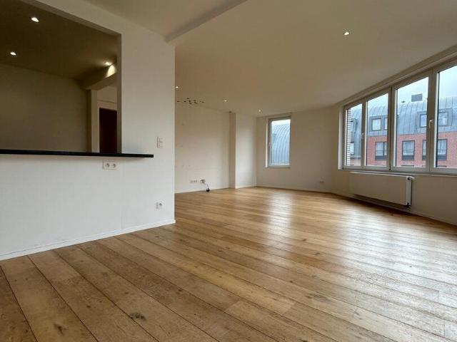 Jette – Bright renovated 2 bedroom apartment ± 85 m²