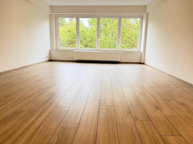 JETTE – MAGNIFIQUE APPT. 2CH ± 112 m² RÉNOVÉ EN 2023 – TERRA