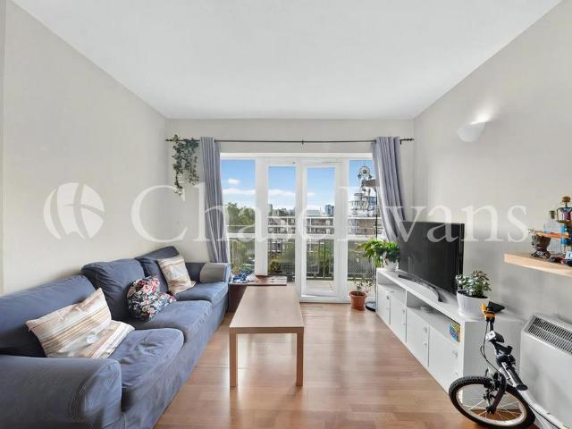 Jetty Court, Old Bellgate Place. 2 bed flat to rent £2,350 pcm £542 pw