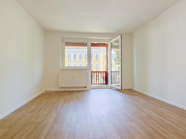 Jetzt 2 Monate warmmietfrei*: Frisch renovierte Familienwohnung mit Balkon und Tageslichtbad