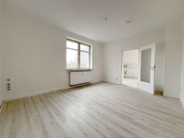Jetzt 2 NKM frei sichern 2 Raumwohnung mit Tageslichtbad und Balkon!