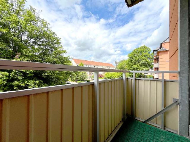 Jetzt 2 NKM frei sichern Frisch renovierte 2 Zimmer Wohnung !