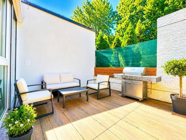 JETZT ZUGREIFEN – BEGEHRTE GARTENWOHNUNG | BJ 2008 | 4 Zimmer | ca. 128 m² NFL | Eigengarten | Einbauküche | Garage | Atriumhof