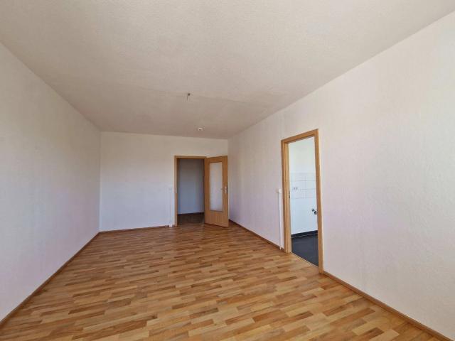 JETZT EINZIEHEN*3 Zimmer Wohnung / Balkon / DG / Bad mit Wanne / ab sofort