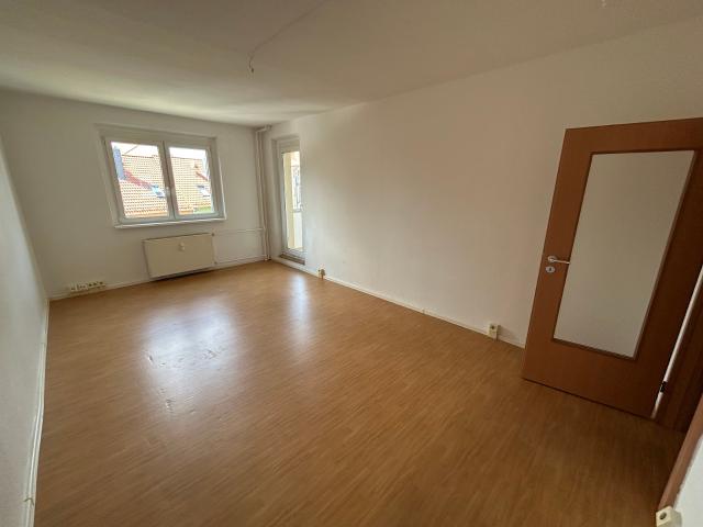 Jetzt Malerbonus sichern für 3 Zimmer Wohnung mit Loggia!