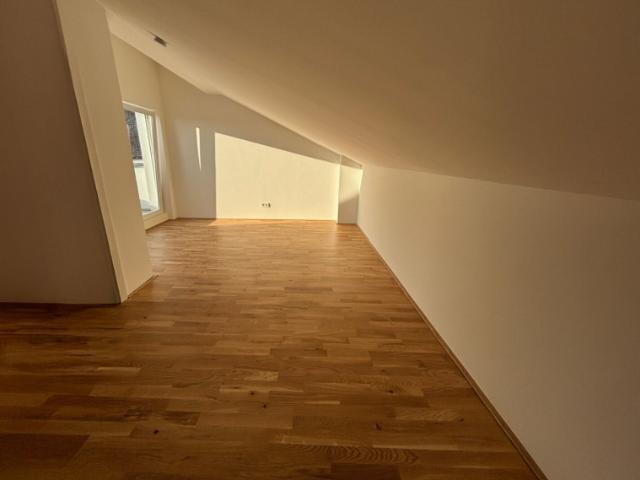 Jetzt mieten / Kaufoption! Traumhafte Neubau Doppelhaushälften 128 m² Wfl. Mit Büro / Galerie, Dachterrasse, Eigengarten & Garage in Attnang P