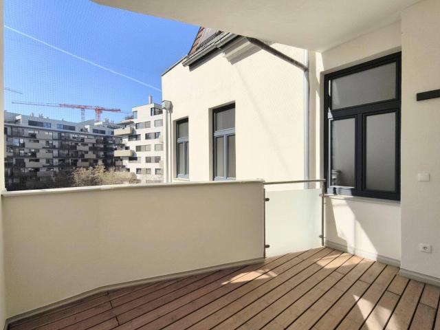 Jetzt Provisionsfrei! Stilvolle Altbauwohnung im Jugendstilhaus mit hofseitiger Loggia – Großzügiges Raumkonzept mit 5 Zimmer + separater Küche