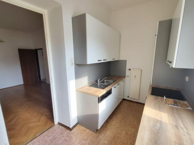 Jetzt Sichern Stilvoll Sanierte 4 Zimmer Wohnung mit Stadtblick und Perfekter Infrastruktur