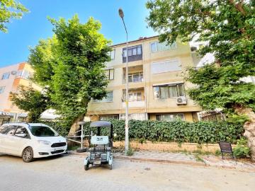 ▀jet Emlaktan Akçay Merkezde Denize Sadece 50m Arakat Eşyalı 2+1