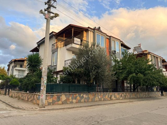 ▄jet Emlaktan Altınkumda Geniş Teraslı Bahçeli 3+1 Kiralık Villa