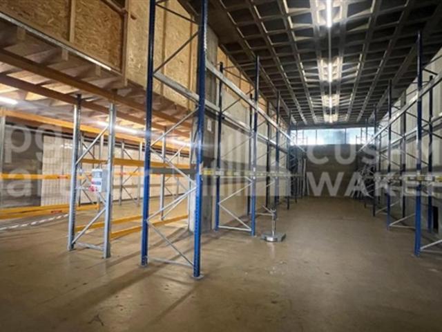 Jeunes 23 Dépôt logistique au rez de chaussée de 2’500 m², La Praille