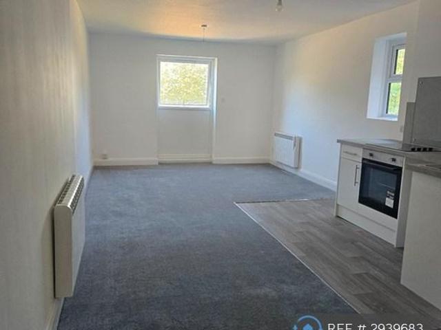 Jevington Gardens, Eastbourne, BN21 Studio to rent £825 pcm £190 pw