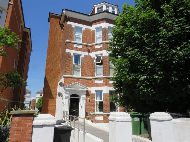 Jevington Gardens, EASTBOURNE Studio to rent £725 pcm £167 pw