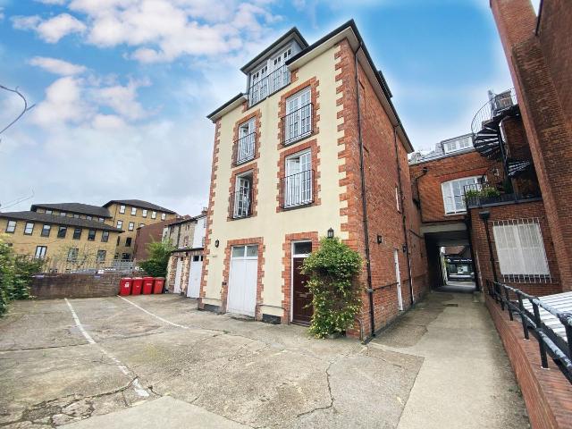 Jewry Street, Winchester SO23, 2 bed flat to rent, £1,500 pcm | PrimeLocation