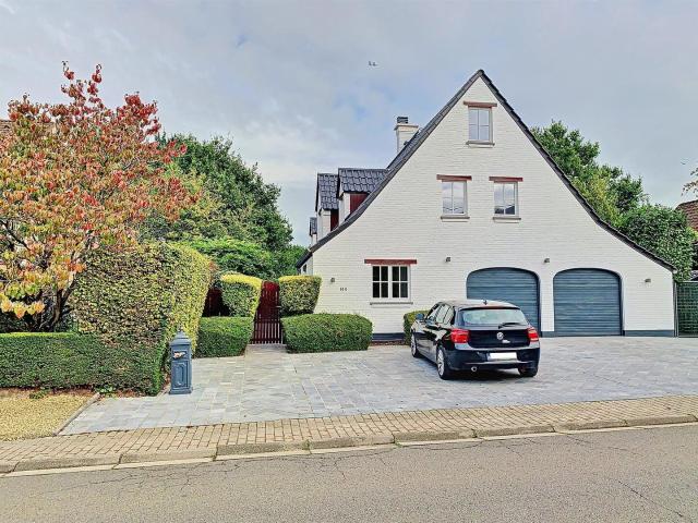 Jezus Eik. 3 bedr. Office. Family room. Bathr/Shwr. 4cellars