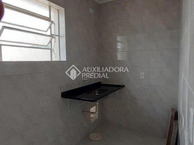 Apartamento JK amplo, 28m², reformado, cozinha, banheiro, arejado e ensolarado