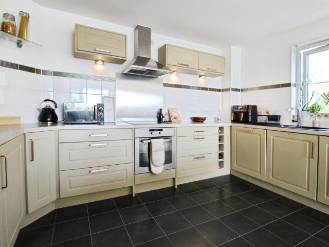 Jim Driscoll Way, Cardiff CF11, 2 bed flat to rent, £1,250 pcm | PrimeLocation