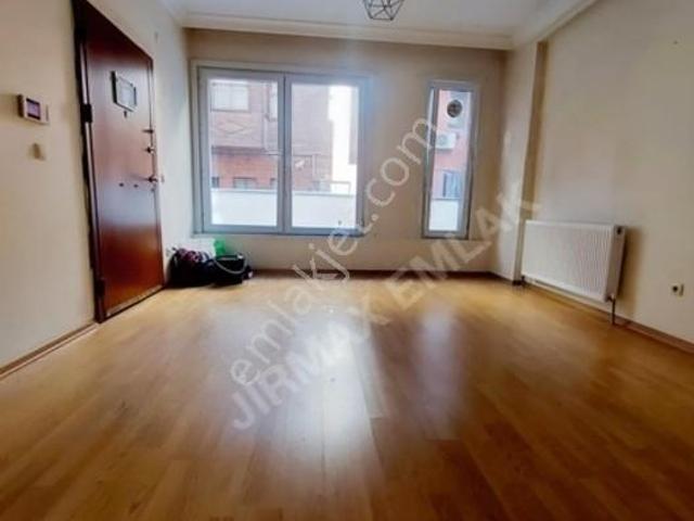 Jirmax'tan Acıbadem Merkezde Metro&metrobüse Yakını Kiralık 2+1