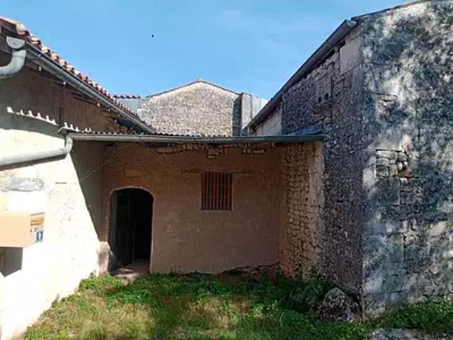 Jonzac 17500 Achat / Vente maison 5 pièces t5 parking