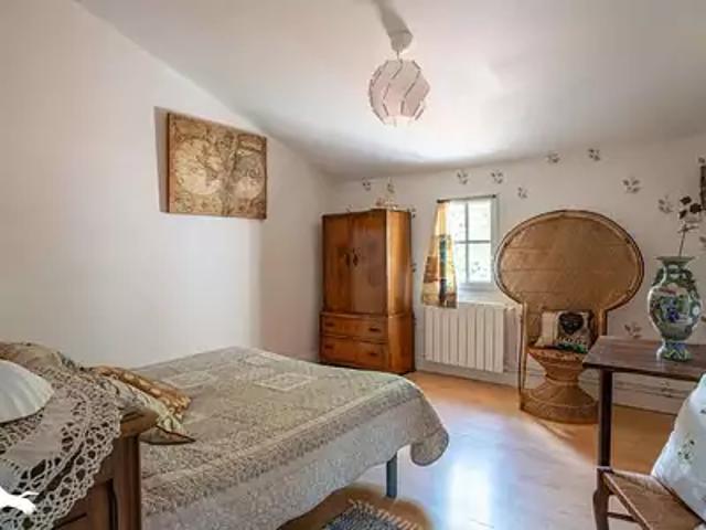 Jonzac 17500 Achat / Vente maison 7 pièces t7 au dernier étage parking