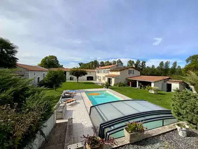 Jonzac 17500 Achat / Vente maison 7 pièces t7 piscine