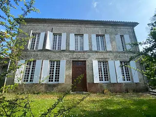 Jonzac 17500 Achat / Vente maison 9 pièces t9