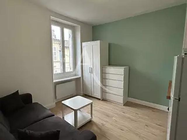 Jonzac 17500 Location appartement 1 pièce t1 au dernier étage