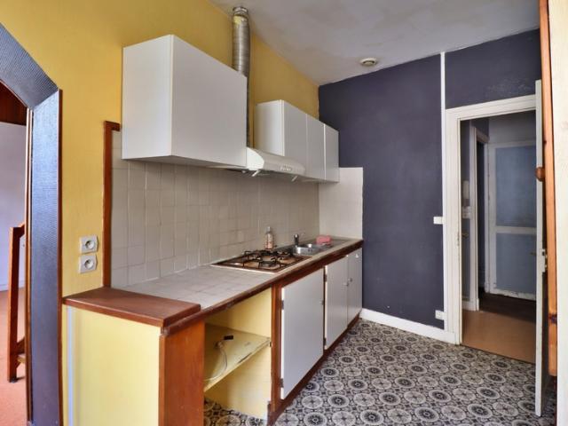 JONZAC CENTRE: Immeuble 145 m² à fort potentiel – À Rénover
