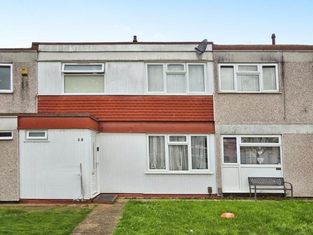 Jones Close, Southend on Sea, SS2 3 bed terraced house to rent £1,900 pcm £438 pw