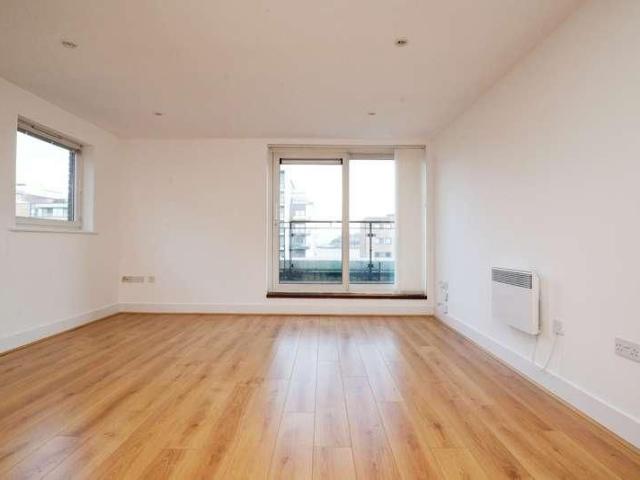 Jones Point House, Ferry Court, Caerdydd, CF11