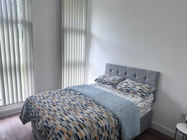 Jonpaul Has an Apartment
