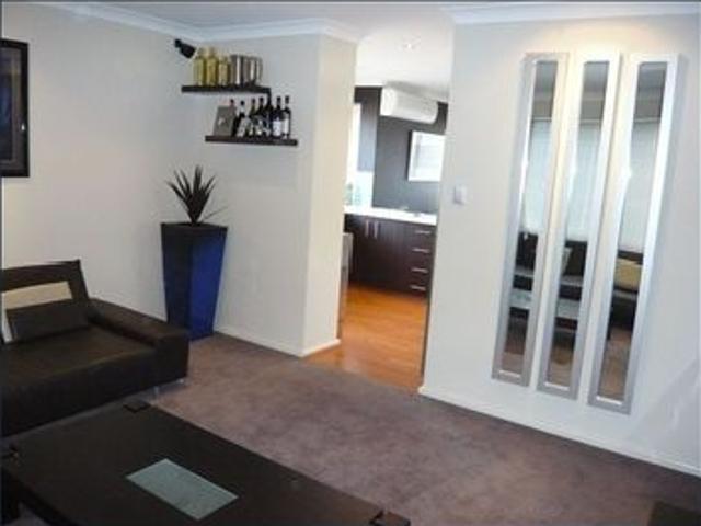 JOONDANNA 2 BEDROOM UNIT TO RENT