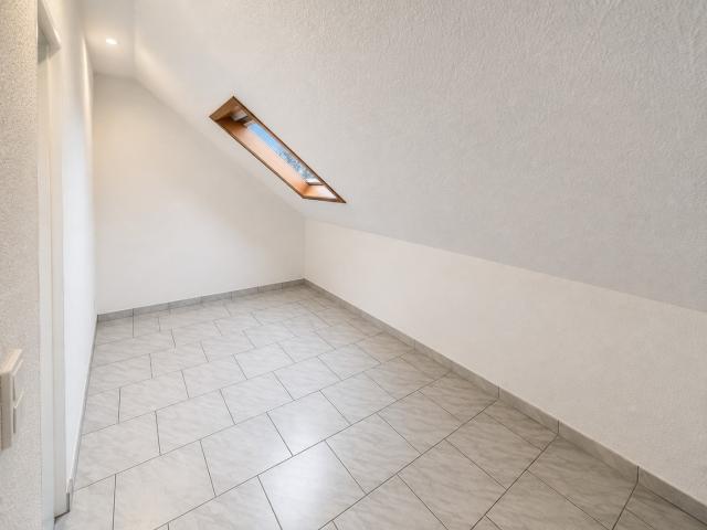 Jobcenter – جوب سنتر – Джобцентер – deine neue Wohnung ist fertig!