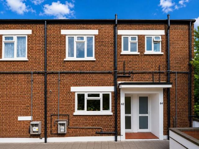 Joel Street, Northwood, HA6 3 bed flat to rent £1,900 pcm £438 pw