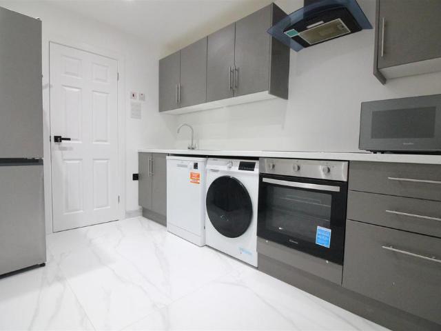 Joel Street, Pinner Studio to rent £1,395 pcm £322 pw
