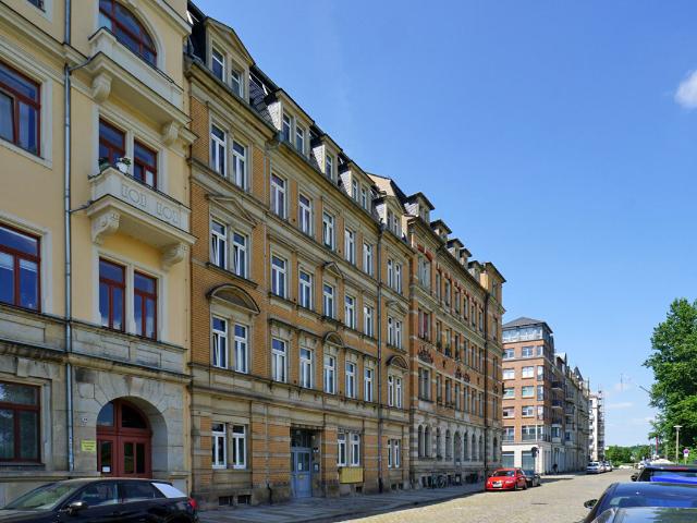 Johannstadt, im Hochparterre: EBK + Dusche