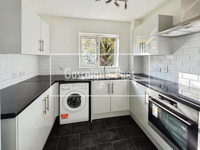 John Austin Close, Kingston upon. 2 bed flat to rent £1,850 pcm £427 pw