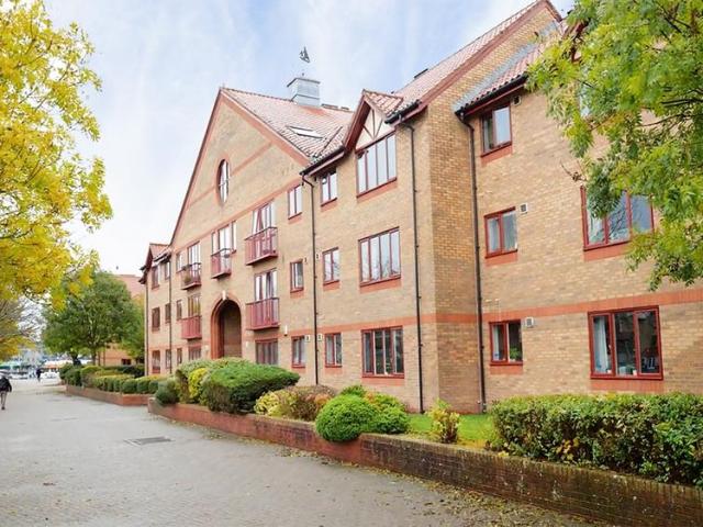 John Cabot Court, Cumberland Close, BS1 2 bed flat to rent £1,500 pcm £346 pw
