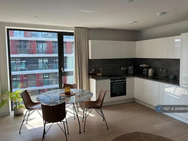 John Cabot House, London, E16 2 bed flat to rent £2,900 pcm £669 pw