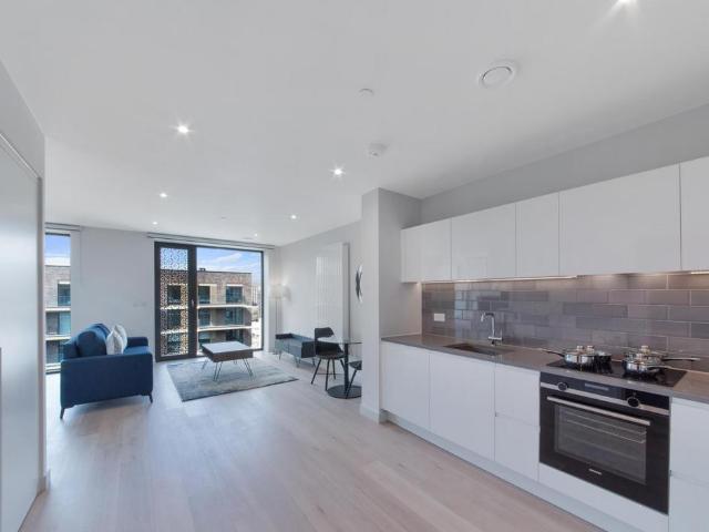 John Cabot House, Royal Wharf. Studio to rent £1,900 pcm £438 pw