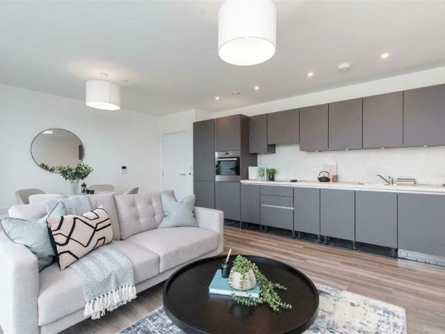 John Charles Tower E13, 2 bed flat to rent, £2,150 pcm | PrimeLocation