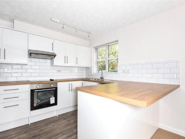 John Garne Way, Oxford, Oxfordshire, OX3 2 bed flat to rent £1,550 pcm £358 pw