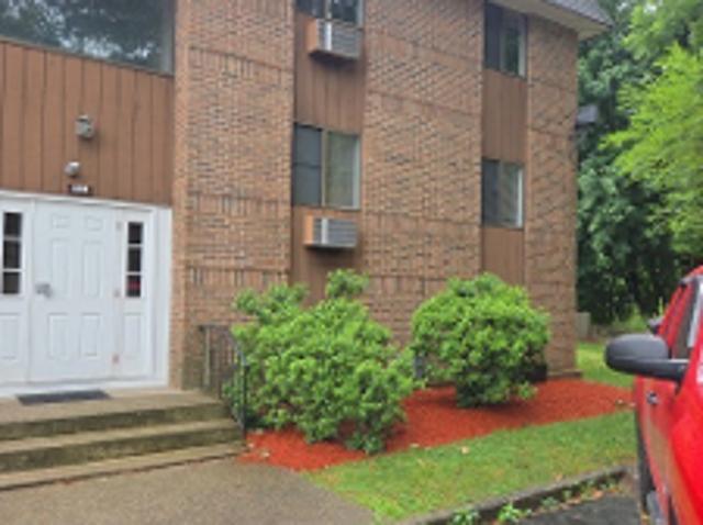 John St Apt 36