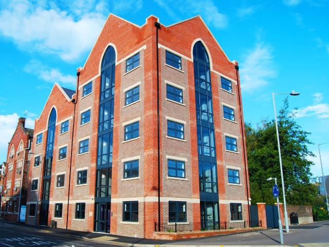 John St, Luton LU1, 2 bed flat to rent, £1,350 pcm | PrimeLocation